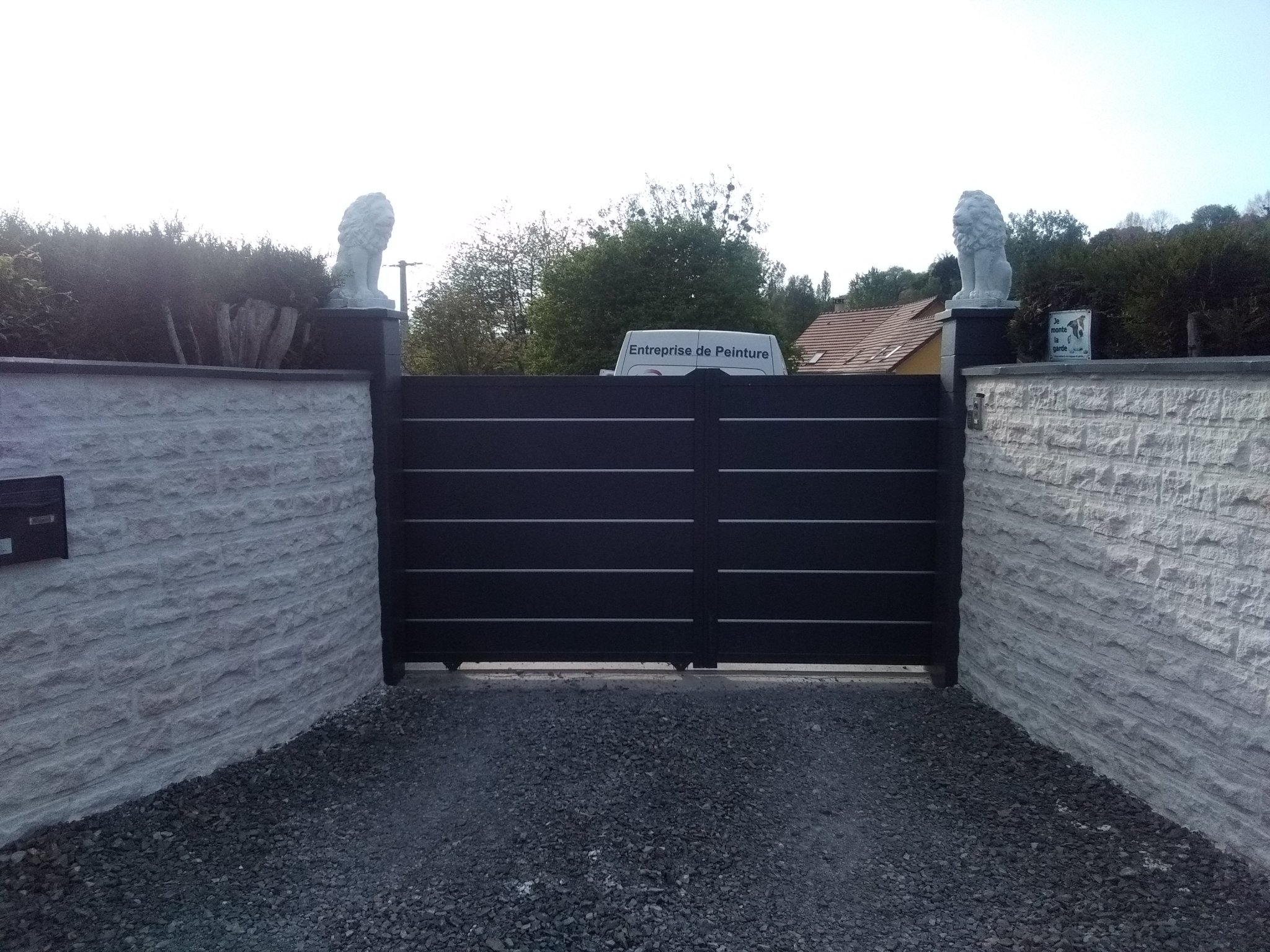 Peinture des pilliers et pose d'habillage en pierre