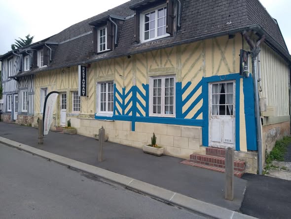 Avant — Façade Normande